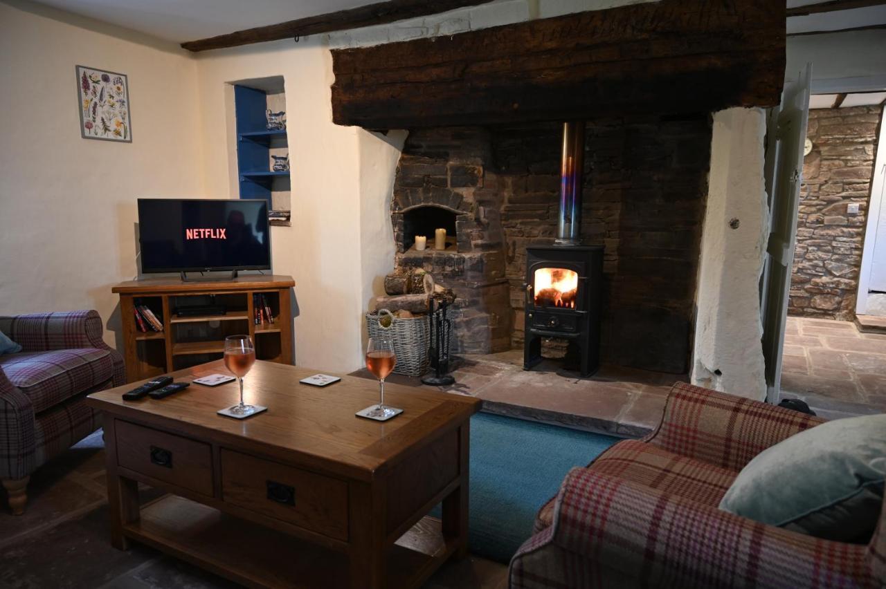 Pant Llwyd Farm Villa Llangynidr Екстериор снимка