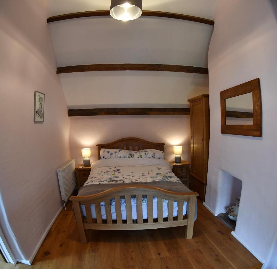 Pant Llwyd Farm Villa Llangynidr Екстериор снимка