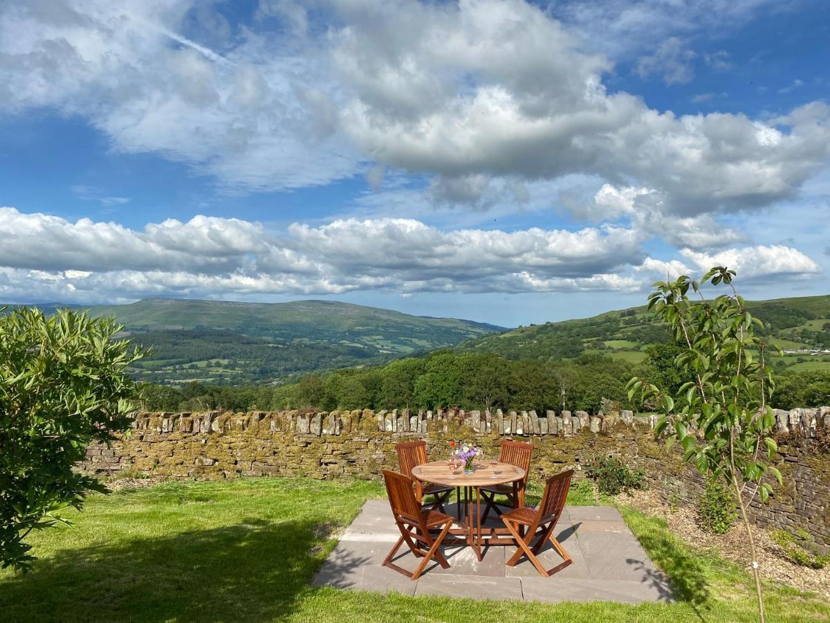 Pant Llwyd Farm Villa Llangynidr Екстериор снимка