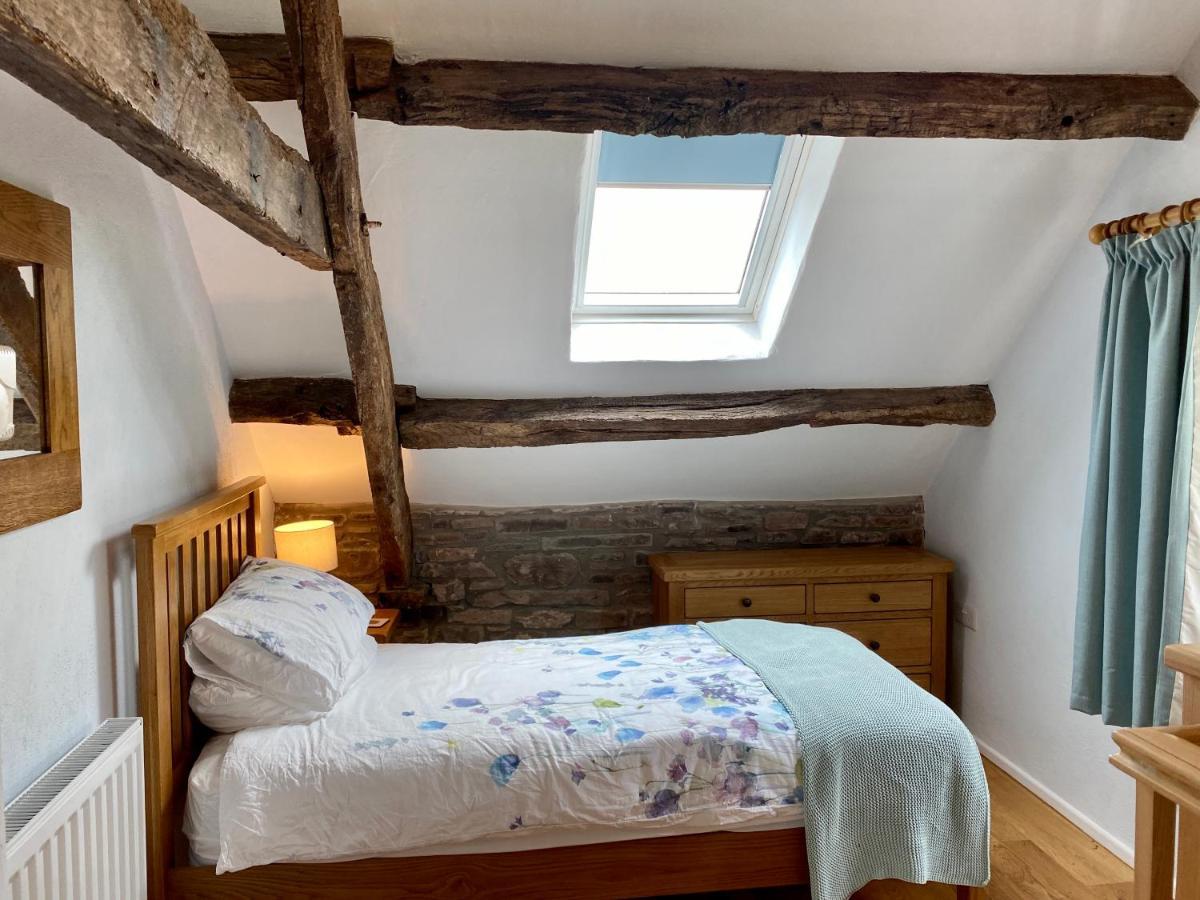 Pant Llwyd Farm Villa Llangynidr Екстериор снимка