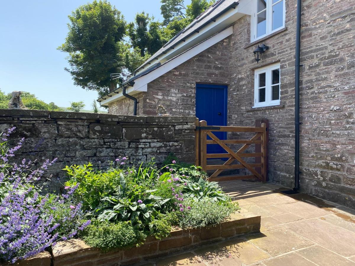 Pant Llwyd Farm Villa Llangynidr Екстериор снимка