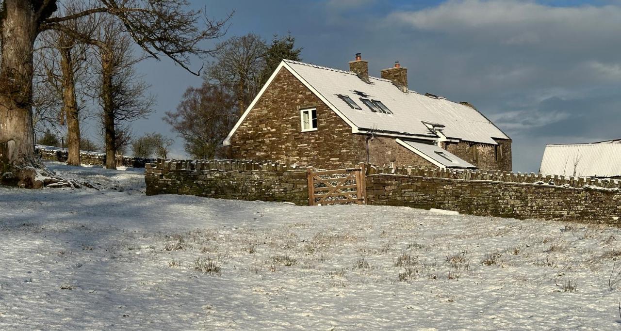 Pant Llwyd Farm Villa Llangynidr Екстериор снимка