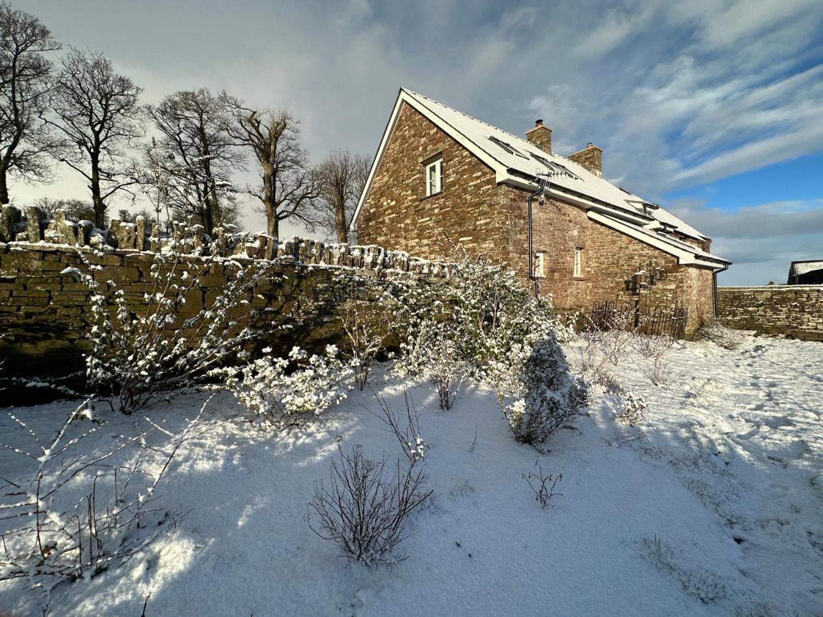 Pant Llwyd Farm Villa Llangynidr Екстериор снимка